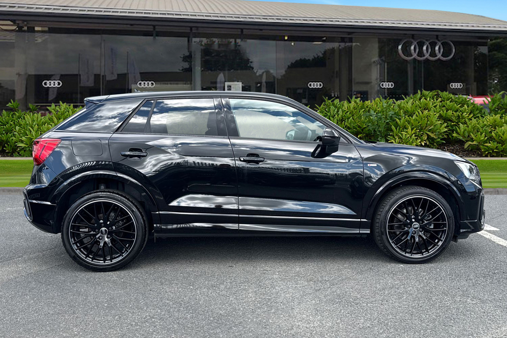 Audi Q2 Black Edition 35 Tfsi 150 Ps S Tronic KM75ZXD Black #3