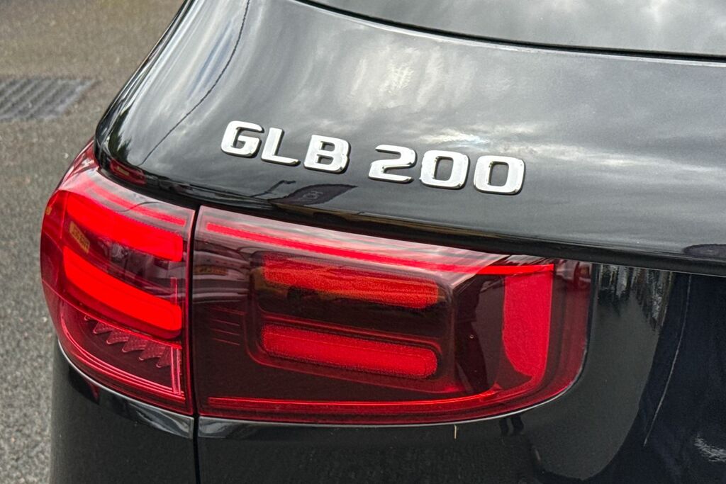 Mercedes-Benz GLB Class Glb 200 Amg Line Premium Plus 7G-tronic Silver #32