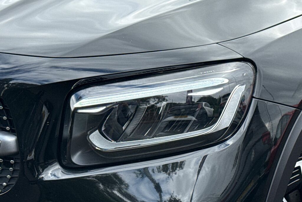 Mercedes-Benz GLB Class Glb 200 Amg Line Premium Plus 7G-tronic Silver #26