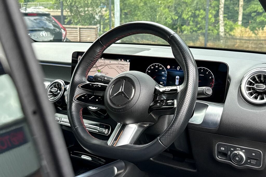 Mercedes-Benz GLB Class Glb 200 Amg Line Premium Plus 7G-tronic Silver #29