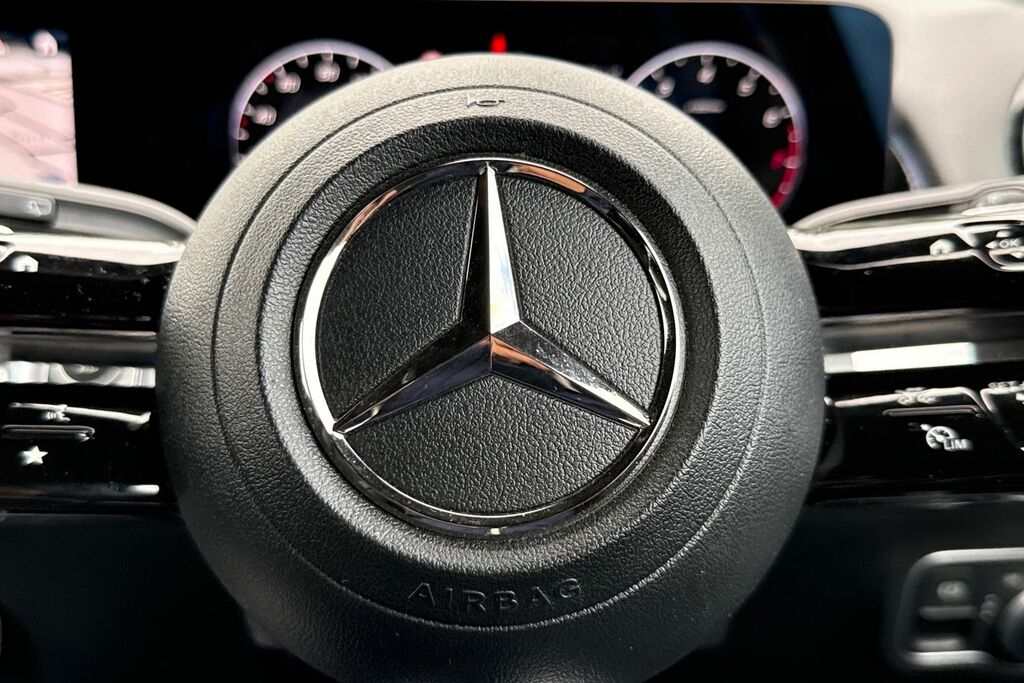 Mercedes-Benz GLB Class Glb 200 Amg Line Premium Plus 7G-tronic Silver #36
