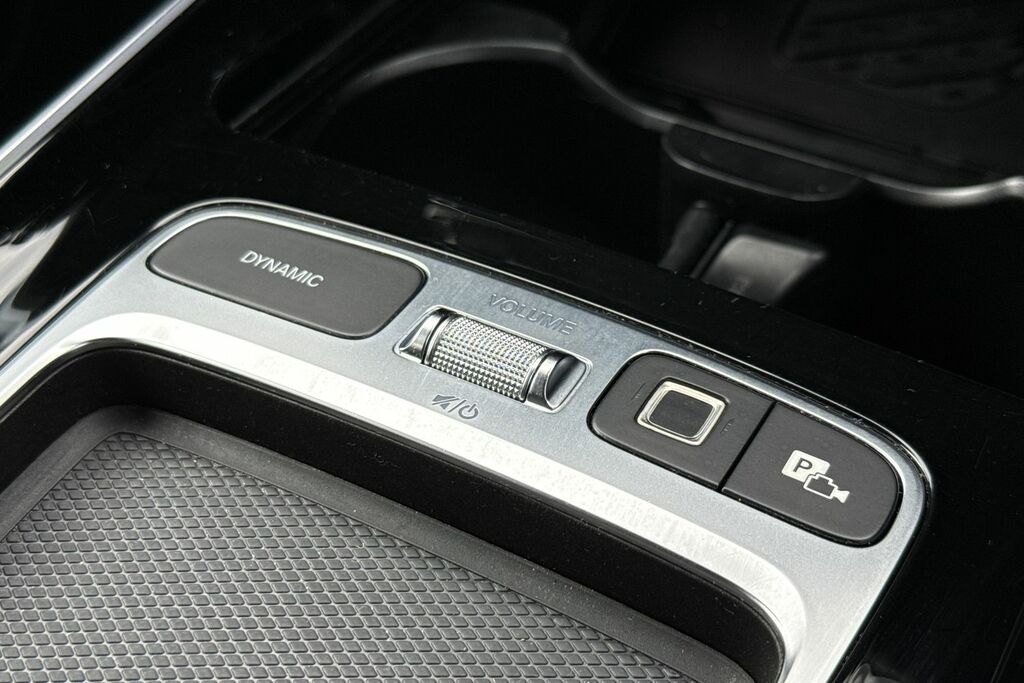 Mercedes-Benz GLB Class Glb 200 Amg Line Premium Plus 7G-tronic Silver #40