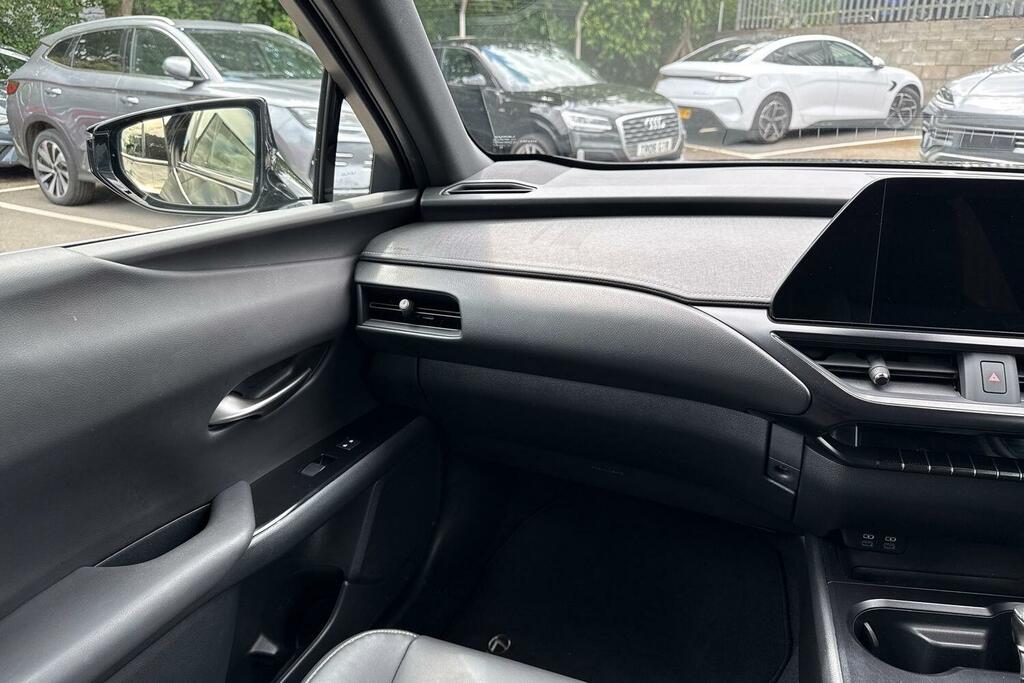 Lexus UX 300E 150Kw 54.3 Kwh E-cvt Takumi Pack Black #14