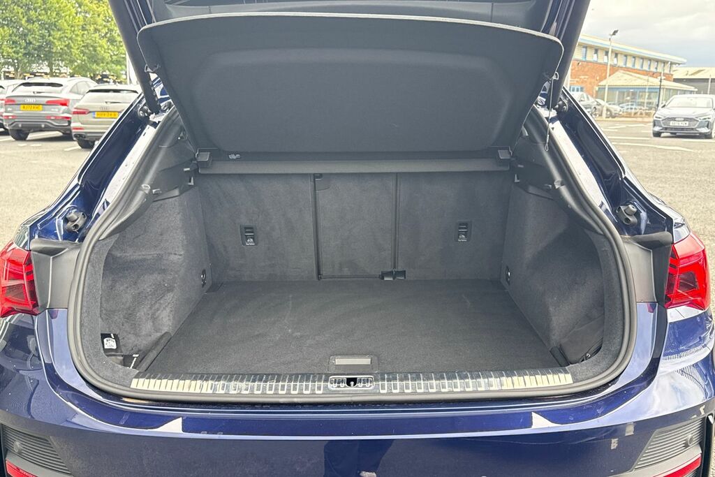Audi Q3 Black Edition 35 Tfsi 150 Ps S Tronic KO24FHK Blue #6