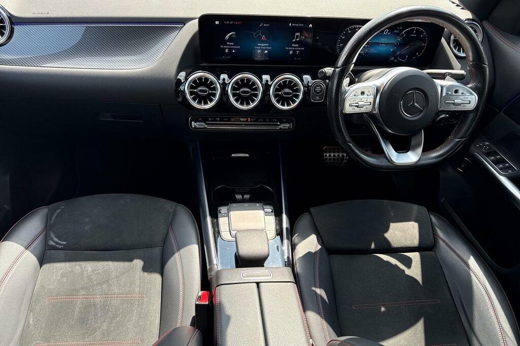 Mercedes-Benz GLA Class Gla 180 Amg Line Premium Plus White #31