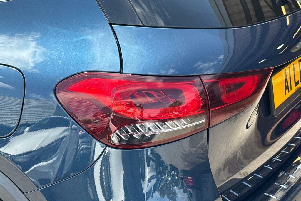 Mercedes-Benz GLA Class Gla 180 Amg Line Premium Plus White #15