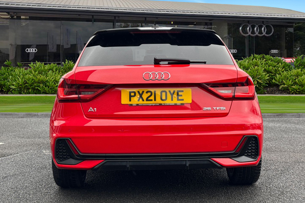 Audi A1 Black Edition 25 Tfsi 95 Ps 5-Speed Red #4