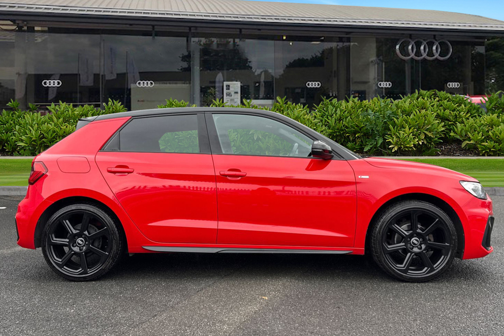 Audi A1 Black Edition 25 Tfsi 95 Ps 5-Speed Red #3