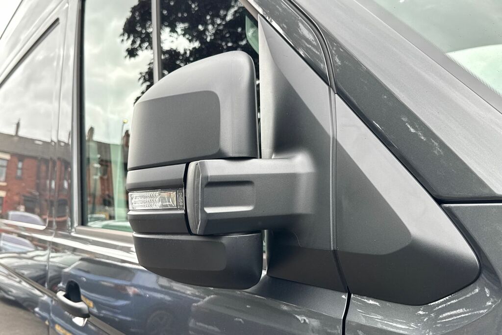 Volkswagen Crafter Cr35 Commerce Plus Mwb 140 Ps 2.0 Tdi 6Sp F Silver #24
