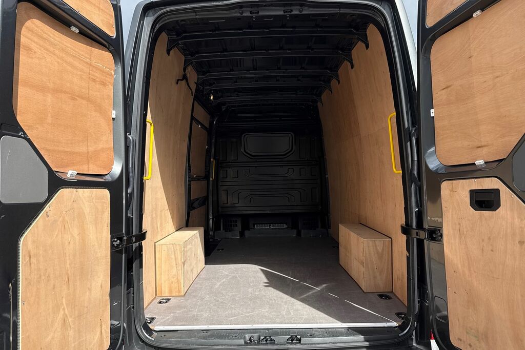 Volkswagen Crafter Cr35 Commerce Plus Mwb 140 Ps 2.0 Tdi 6Sp F Silver #9