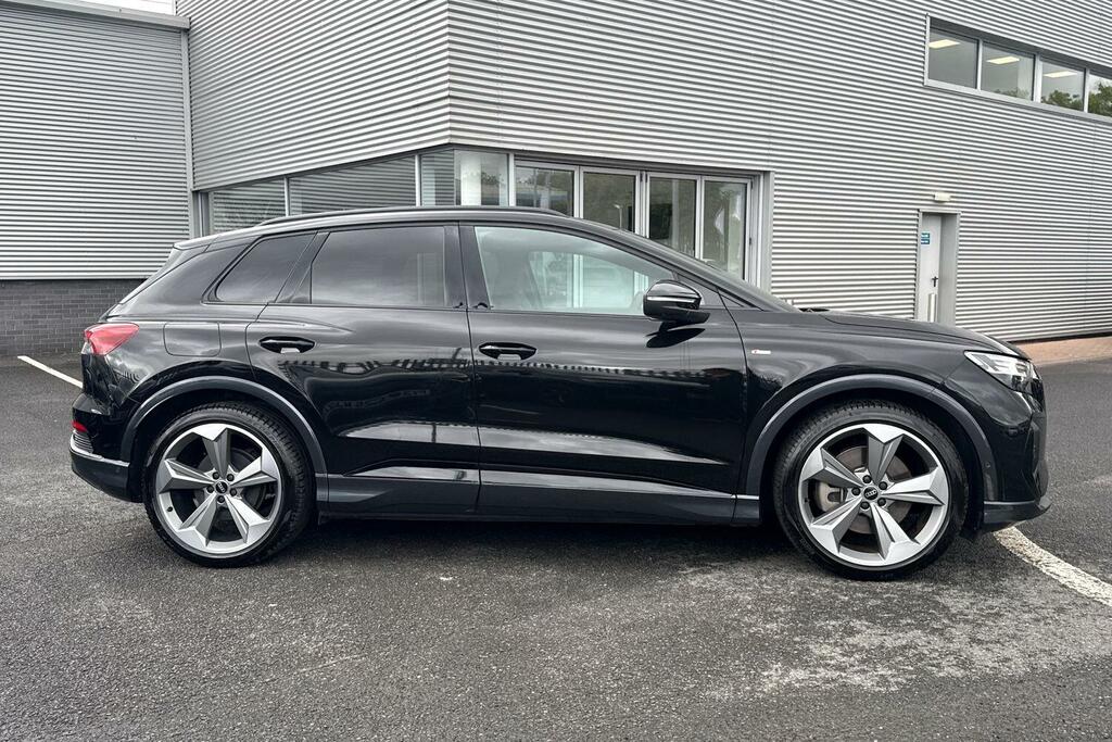 Audi Q4 E Tron Q4 Black Edition 45 E-tron Quattro 210,00 Kw Black #3