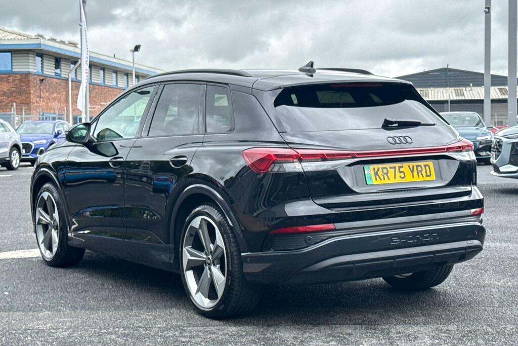 Audi Q4 E Tron Q4 Black Edition 45 E-tron Quattro 210,00 Kw Black #2