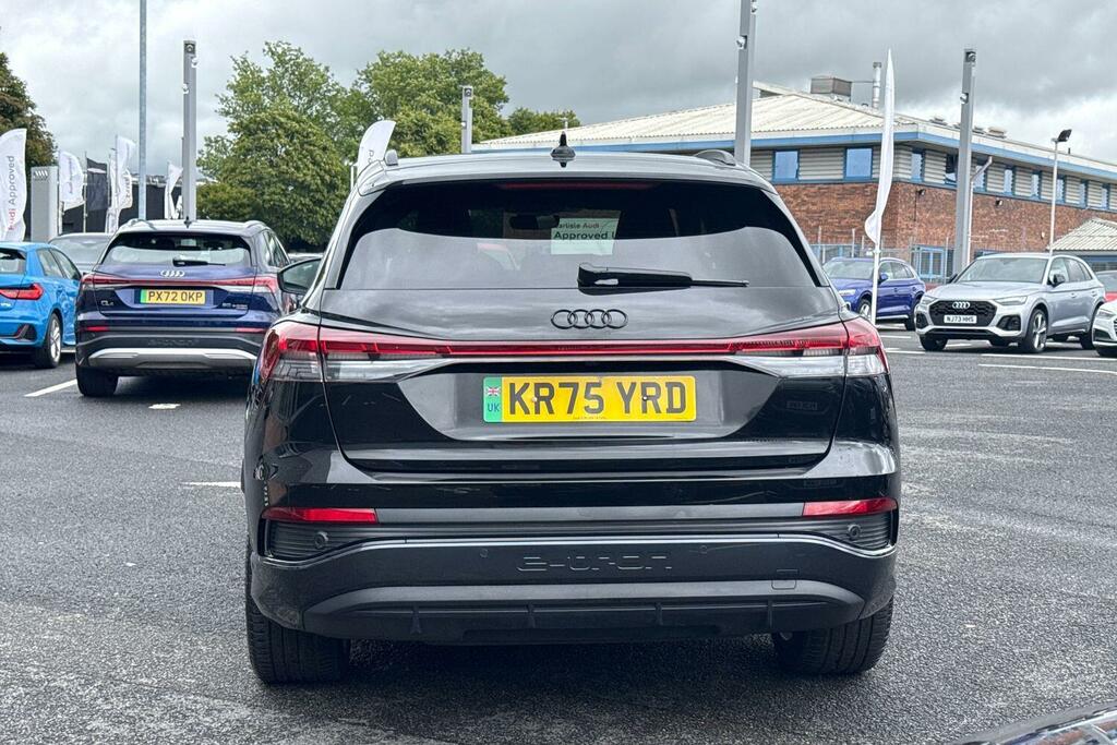 Audi Q4 E Tron Q4 Black Edition 45 E-tron Quattro 210,00 Kw Black #4