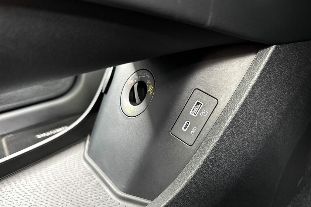 Omoda 7 1.5 1.5T Shs 18.4Kwh Knight Suv Plug-in White #55
