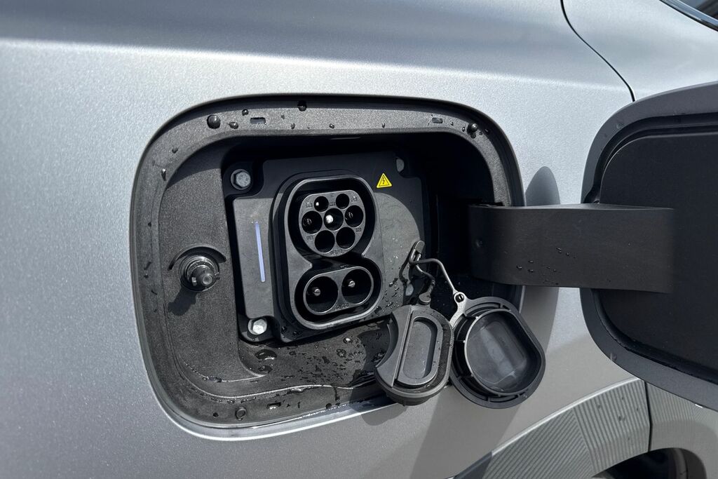 Omoda 7 1.5 1.5T Shs 18.4Kwh Knight Suv Plug-in White #41
