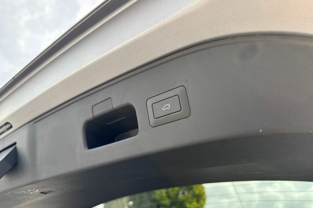 Omoda 7 1.5 1.5T Shs 18.4Kwh Knight Suv Plug-in White #40