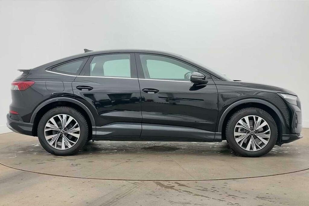 Audi Q4 E Tron Q4 Sportback Sport 40 E-tron 150,00 Kw Black #4