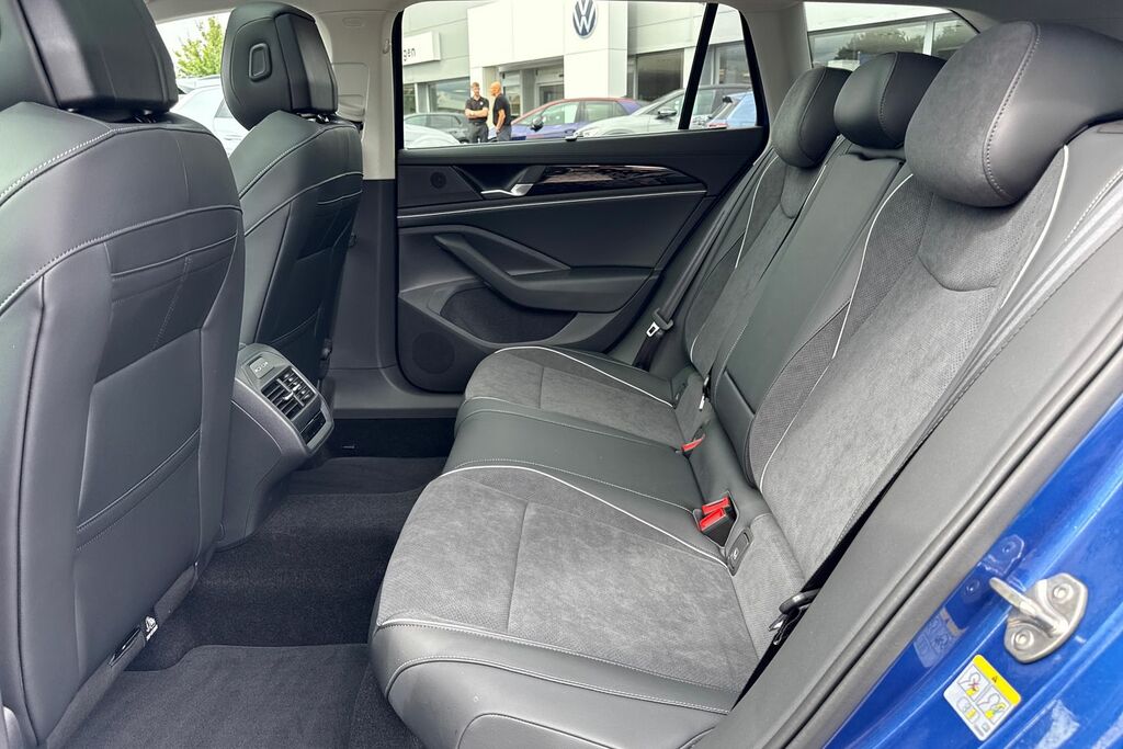Volkswagen Passat 1.5 Etsi R-line Dsg 5 000 Miles #35
