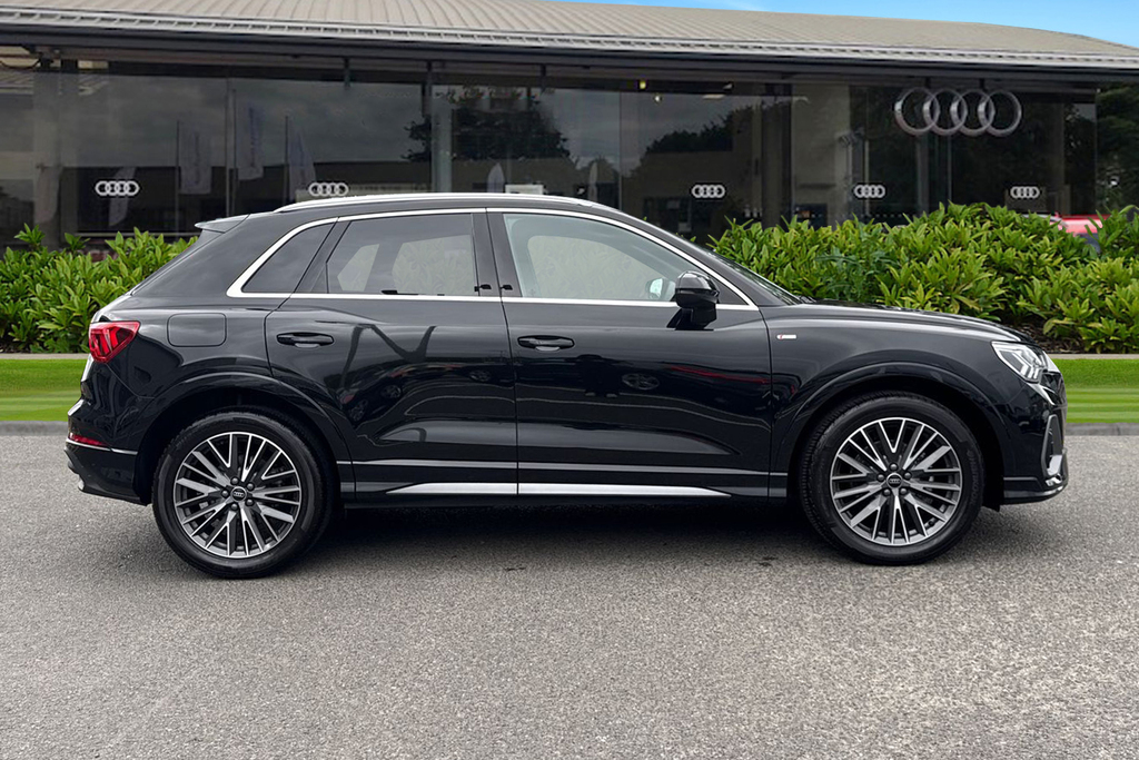 Audi Q3 S Line 35 Tfsi 150 Ps S Tronic Black #3