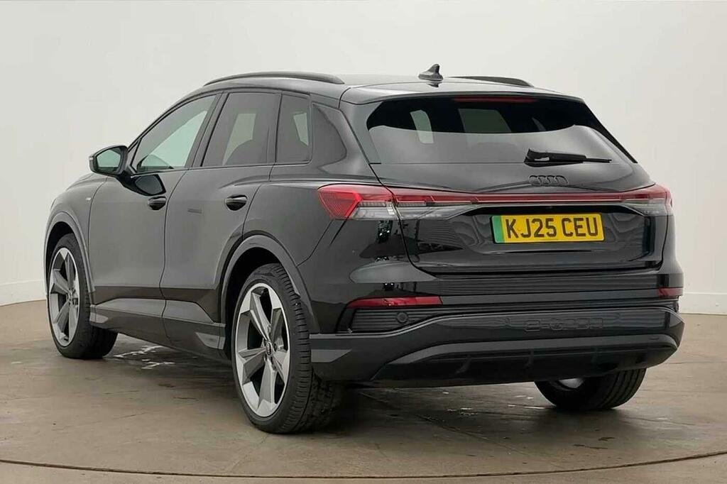 Audi Q4 E Tron Q4 Black Edition 45 E-tron 210,00 Kw Black #3