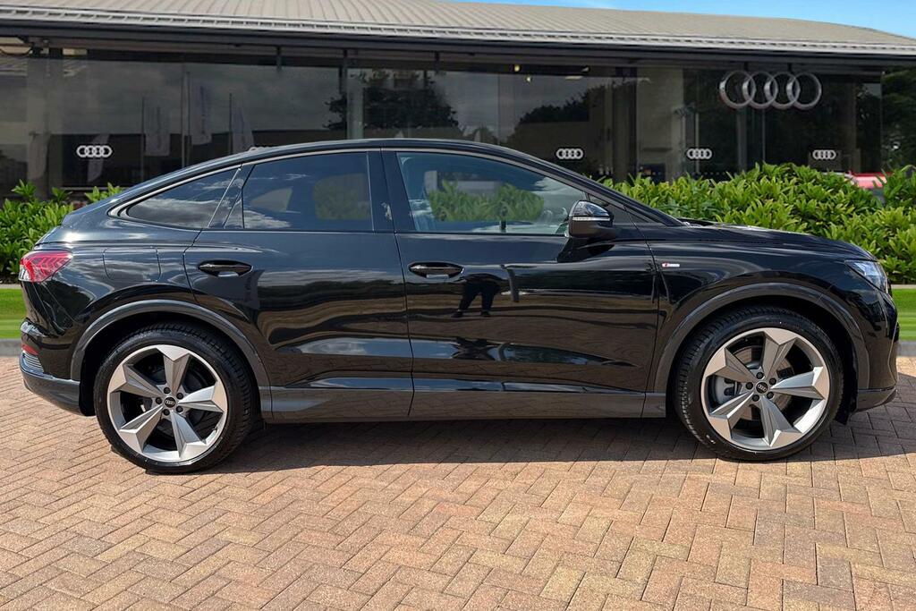 Audi Q4 E Tron Q4 Sportback Black Edition 45 E-tron 210,00 Kw Black #3