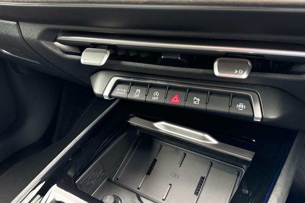 Audi Q3 Audi Q3 Sportback Edition 1 Tfsi 150 Ps S Tronic Black #47