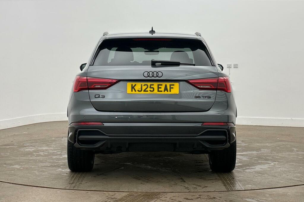 Audi Q3 Black Edition 35 Tfsi 150 Ps S Tronic Grey #4