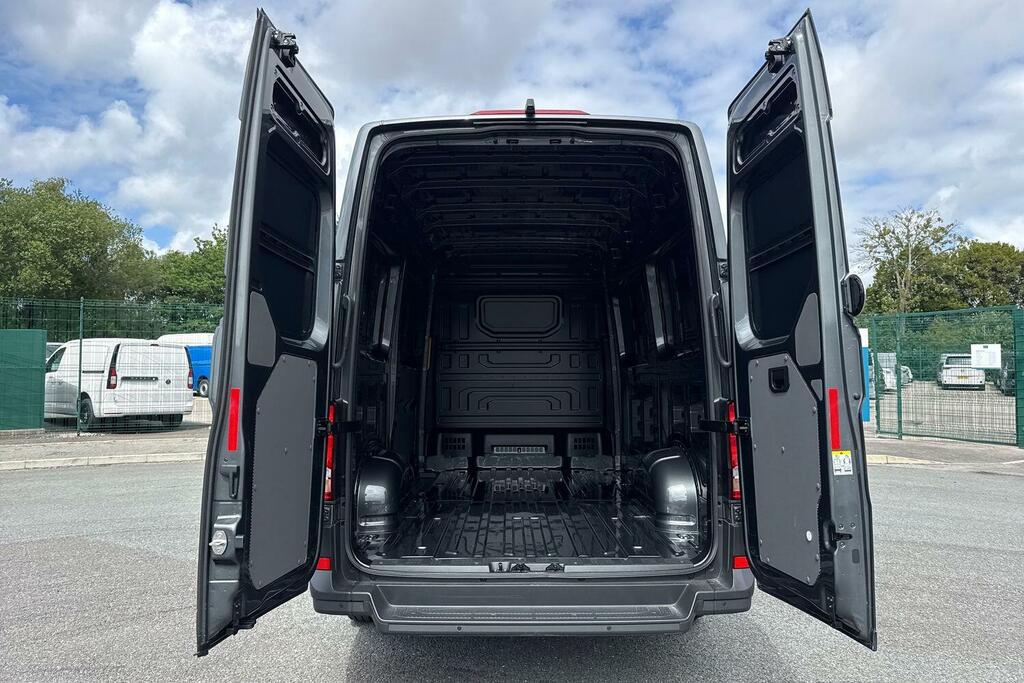 Volkswagen Crafter 2.0 Tdi 177Ps Commerce Plus Xlwb Super High Roof White #9