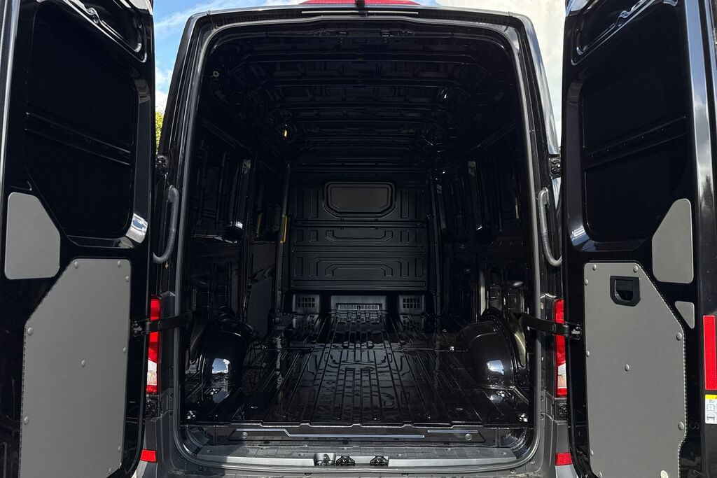 Volkswagen Crafter 2.0 Tdi 177Ps Commerce High Roof Van 4 Motion Black #6
