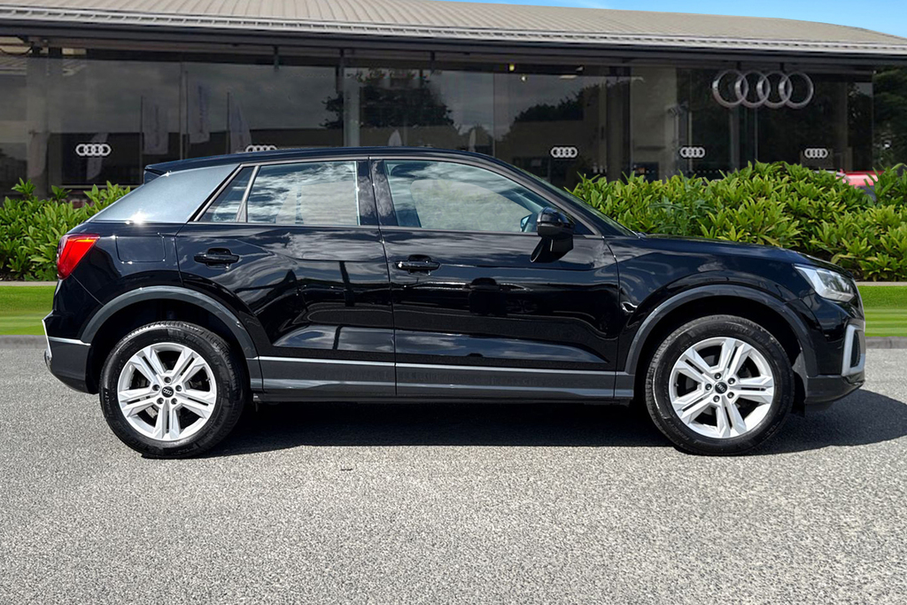 Audi Q2 Sport 35 Tfsi 150 Ps S Tronic PY73SDZ Black #3