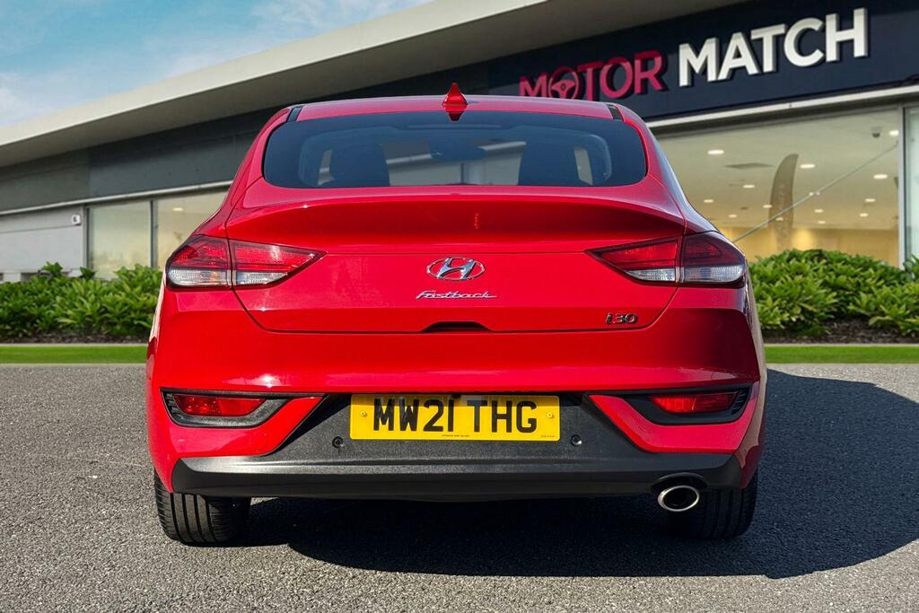 Hyundai I30 1.4 T-gdi Se Nav Fastback Dct Euro 6 Ss Red #4