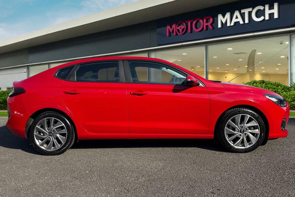 Hyundai I30 1.4 T-gdi Se Nav Fastback Dct Euro 6 Ss Red #3