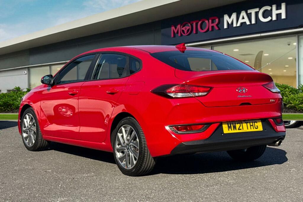Hyundai I30 1.4 T-gdi Se Nav Fastback Dct Euro 6 Ss Red #2