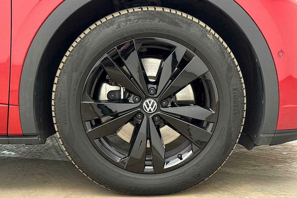 Volkswagen ID.5 210Kw Black Edition Pro 77Kwh Heat Pump, Infotain Red #5