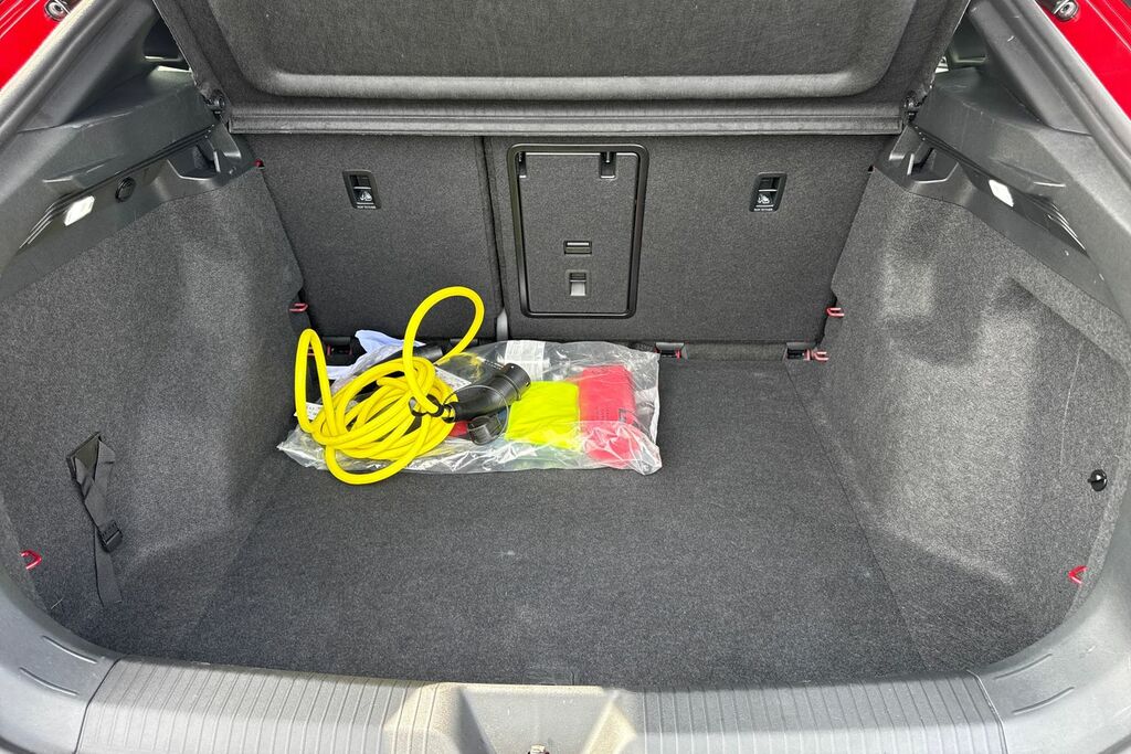 Volkswagen ID.5 210Kw Black Edition Pro 77Kwh Heat Pump, Infotain Red #6