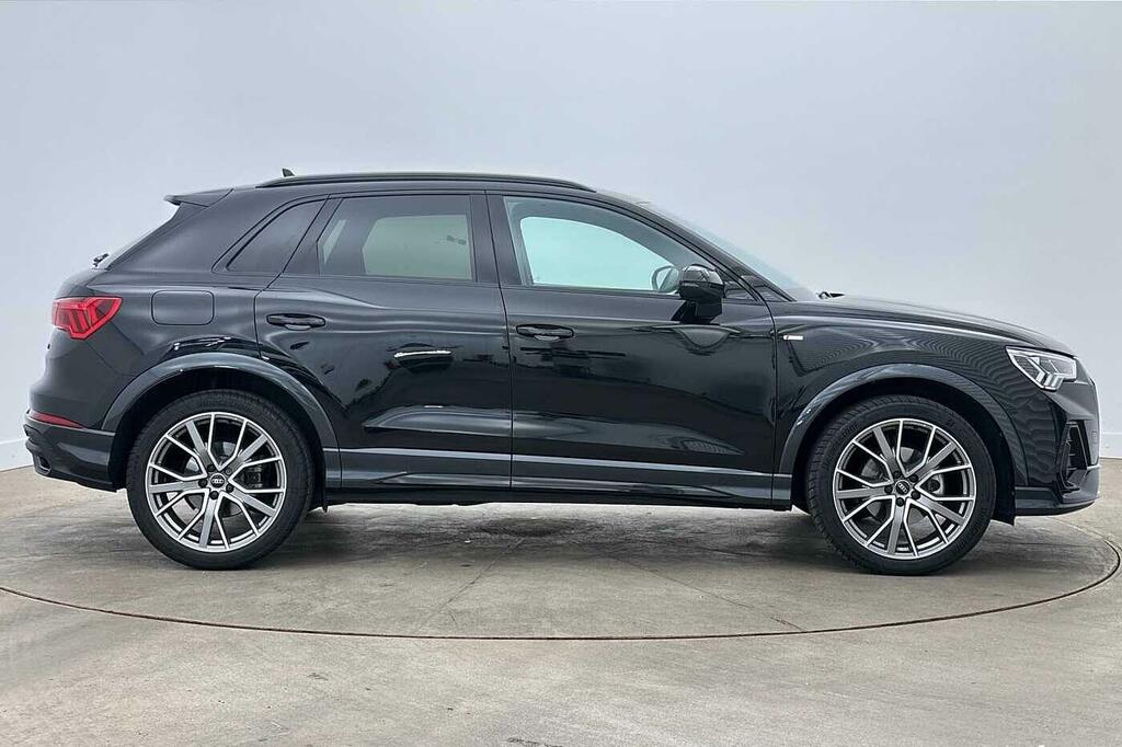 Audi Q3 Black Edition 35 Tfsi 150 Ps S Tronic Black #4