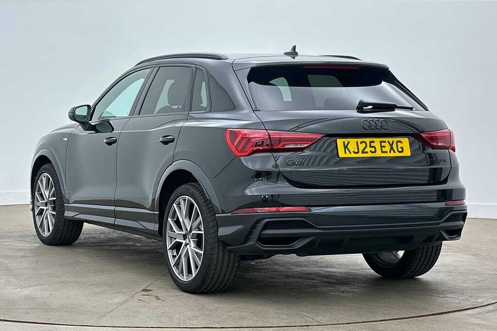 Audi Q3 Black Edition 35 Tfsi 150 Ps S Tronic Black #3