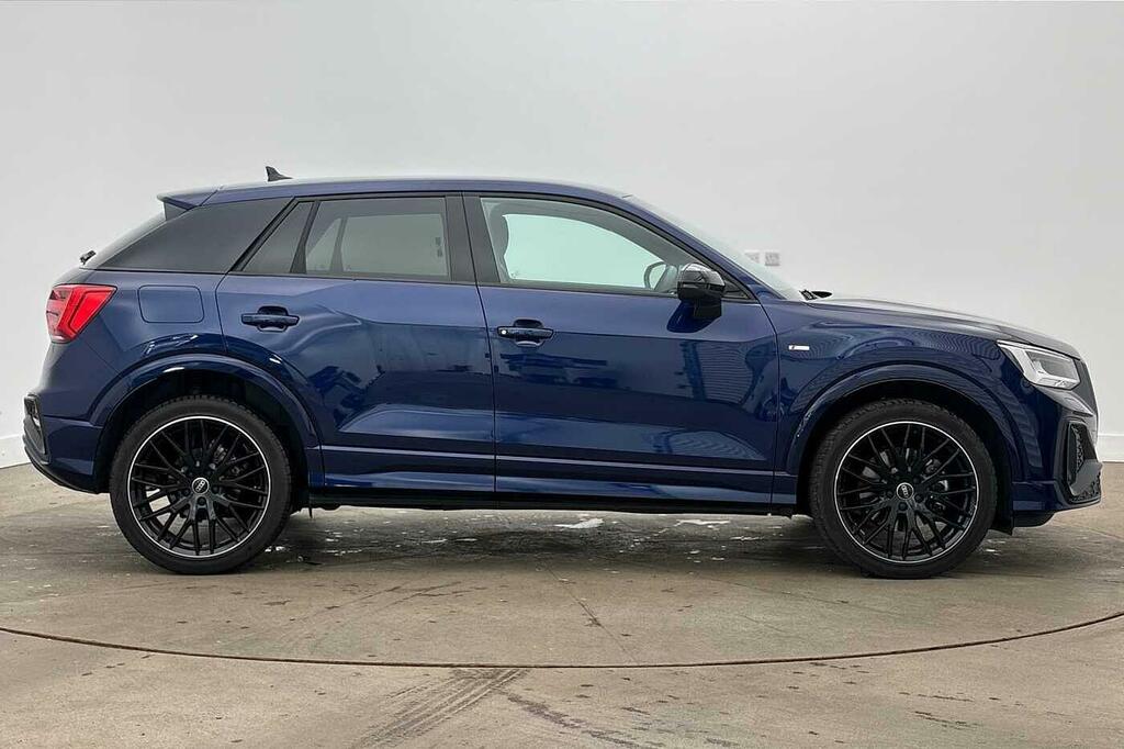 Audi Q2 Black Edition 35 Tfsi 150 Ps S Tronic Blue #4