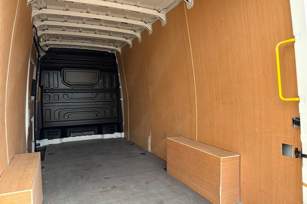 Volkswagen Crafter 2.0 Tdi Cr35 Commerce Fwd Mwb High Roof Euro 6 S White #44