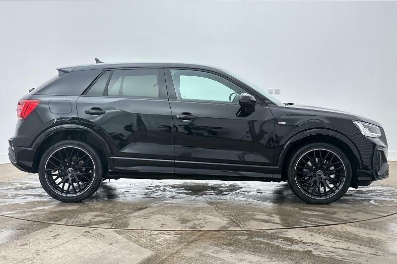 Audi Q2 35 Tfsi Black Edition S Tronic DE26MHZ Black #4