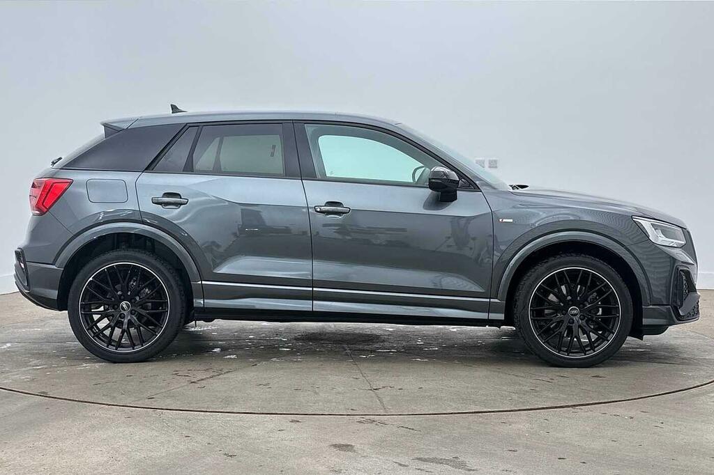 Audi Q2 Black Edition 35 Tfsi 150 Ps S Tronic DK26WPJ Grey #4