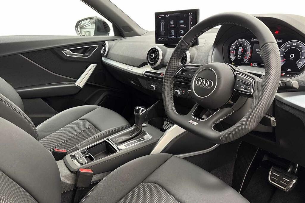 Audi Q2 Black Edition 35 Tfsi 150 Ps S Tronic DK26WPJ Grey #6