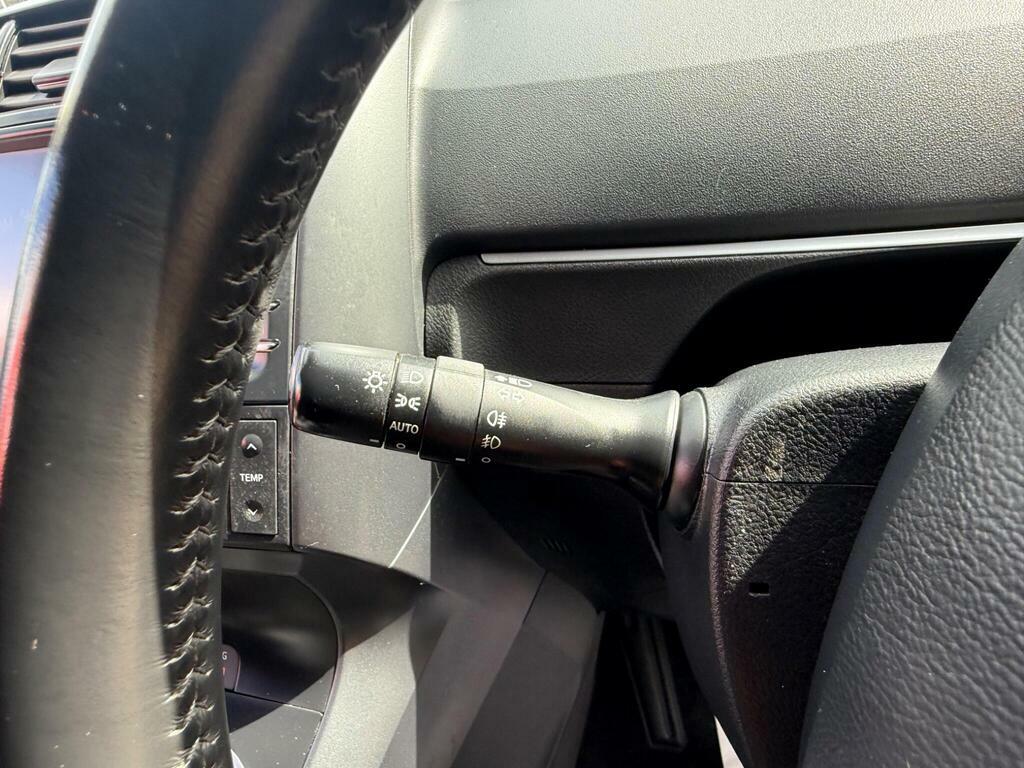 Toyota Verso Verso Icon Tss Valvematic Red #26