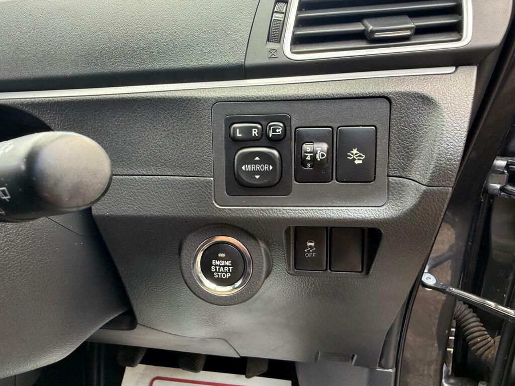 Toyota Verso Verso Icon Tss Valvematic Red #31
