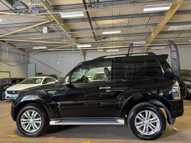 Mitsubishi Shogun Suv Black #3