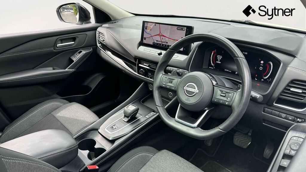 Nissan Qashqai 1.3 Dig-t Mh 158 N-connecta Xtronic OV72TSU White #3