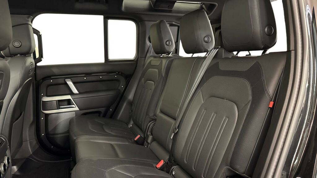 Land Rover Defender 110 3.0 D300 X-dynamic Hse 110 7 Seat KS21EYV Black #4