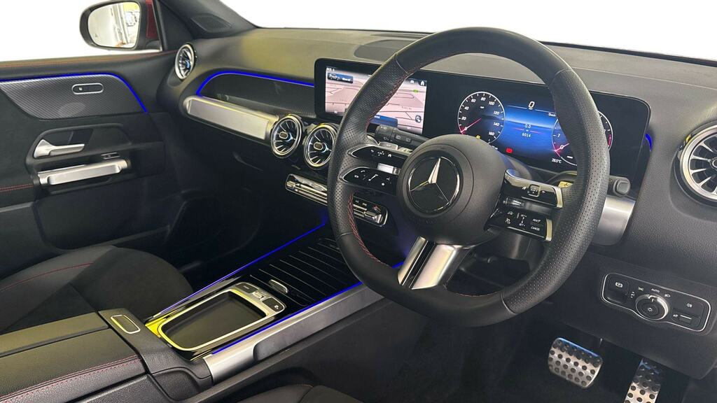 Mercedes-Benz GLB Class Glb 200 Amg Line Premium 7G-tronic Red #3