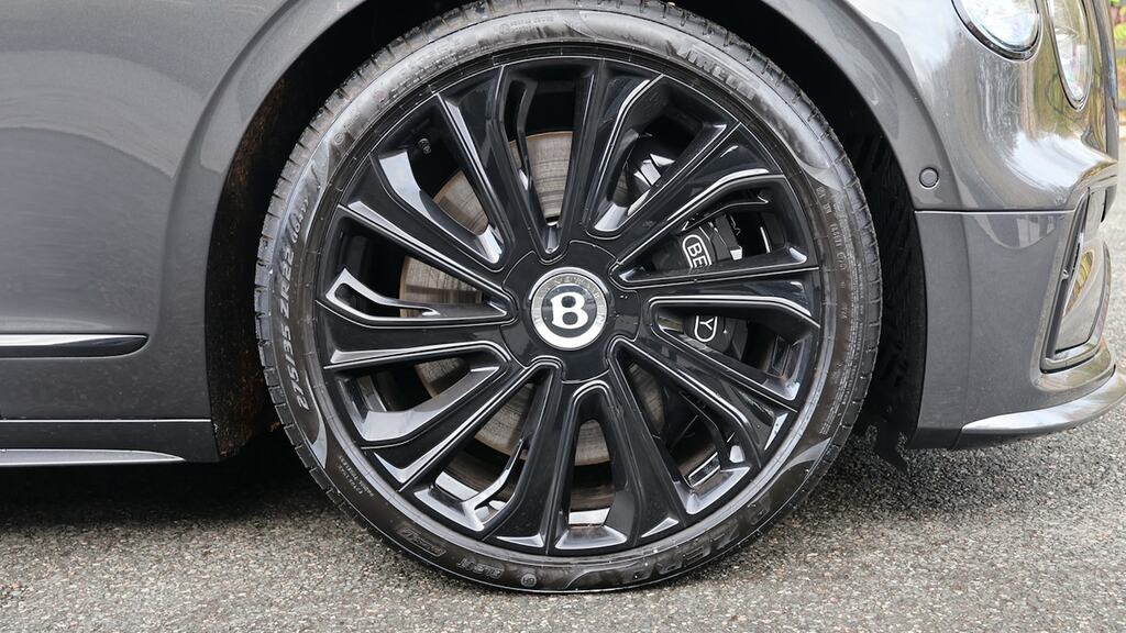 Bentley Flying Spur 4.0 V8 Hybrid Mulliner Blackline Black #6