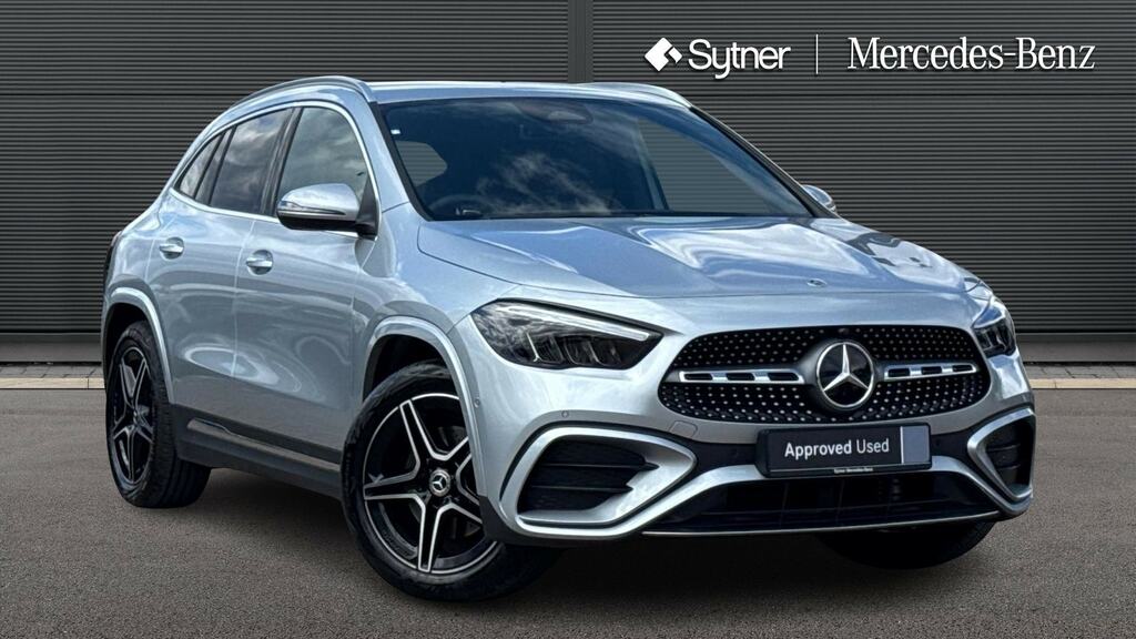 Mercedes-Benz GLA Class Gla 200 Amg Line Executive Silver